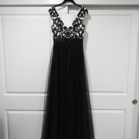 Aidan Mattox Embroidered Bodice Mesh Ballgown black and Ivory | Size 2 - Picture 8 of 10